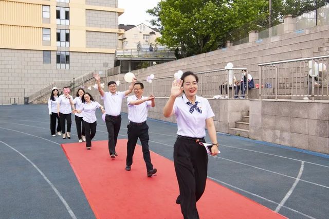 毕业季 | 青岛六十六中2022届高三毕业典礼：“感恩母校 追梦远航”