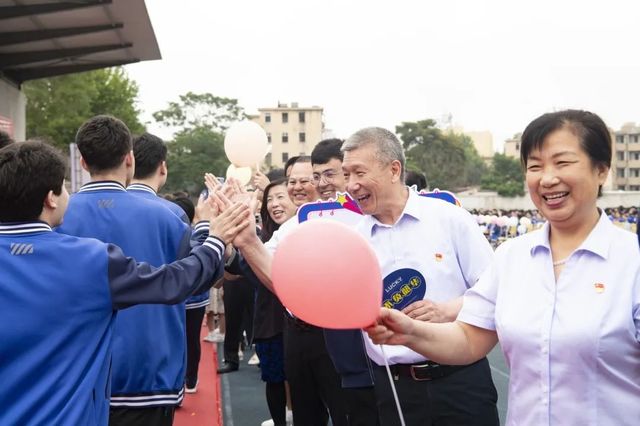 毕业季 | 青岛六十六中2022届高三毕业典礼：“感恩母校 追梦远航”