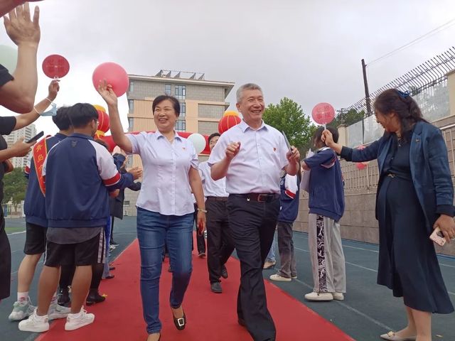 毕业季 | 青岛六十六中2022届高三毕业典礼：“感恩母校 追梦远航”