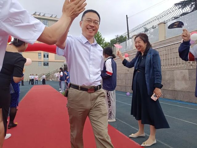 毕业季 | 青岛六十六中2022届高三毕业典礼：“感恩母校 追梦远航”