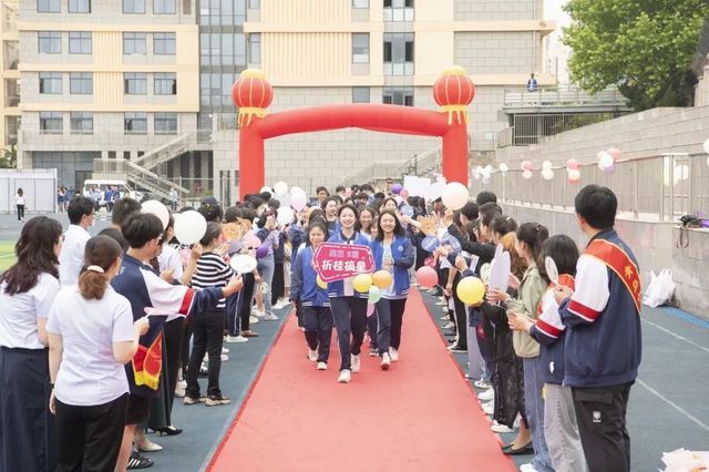 毕业季 | 青岛六十六中2022届高三毕业典礼：“感恩母校 追梦远航”