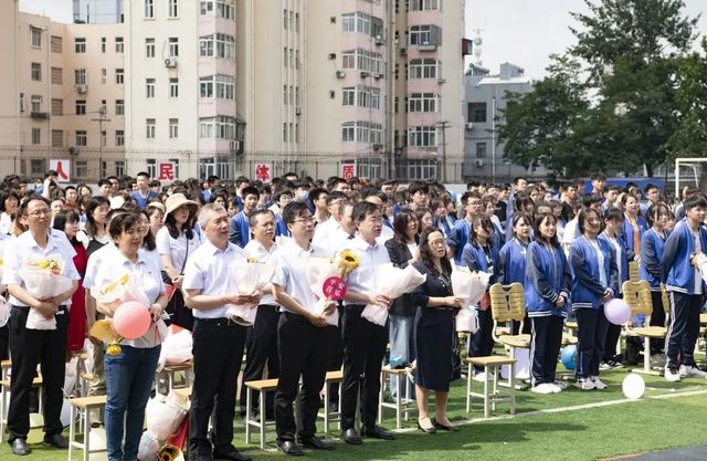 毕业季 | 青岛六十六中2022届高三毕业典礼：“感恩母校 追梦远航”