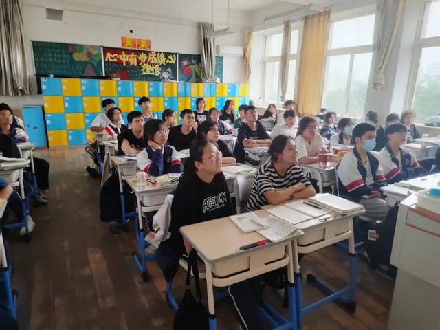 青岛六十六中开展假期心理健康教育专题课
