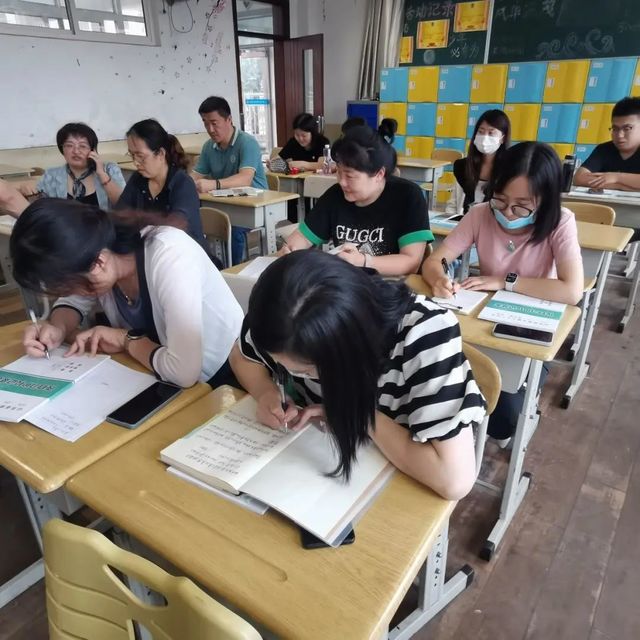 聚力再出发 奋进新征程——青岛六十六中召开高二年级期初教师会