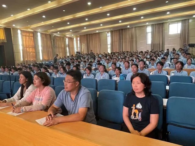 军歌嘹亮，唱响青春——记青岛六十六中“喜迎二十大”班级合唱大赛