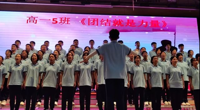 军歌嘹亮，唱响青春——记青岛六十六中“喜迎二十大”班级合唱大赛