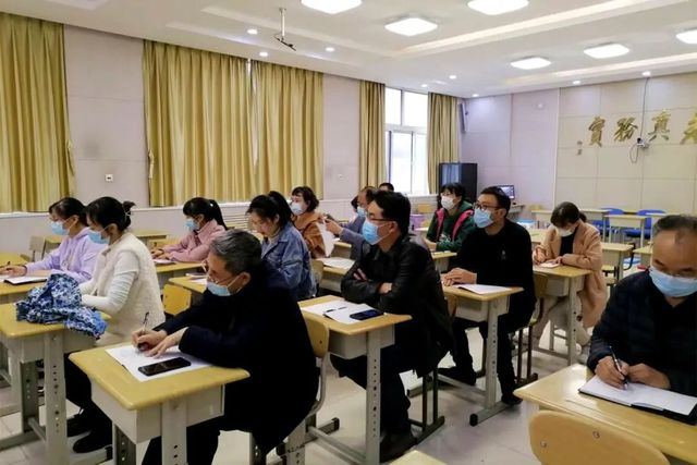 立足本职、勇担使命、踔厉奋发——高一教师党支部认真学习宣传贯彻党的二十大精神
