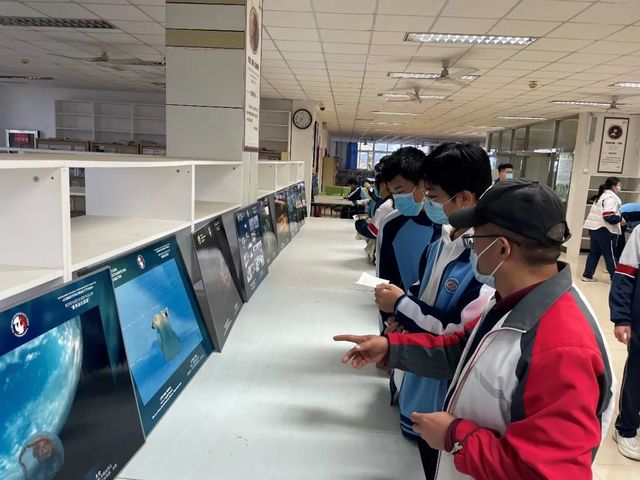 中外人文交流 | 俄罗斯《最美丽的国家》摄影作品展走进青岛六十六中