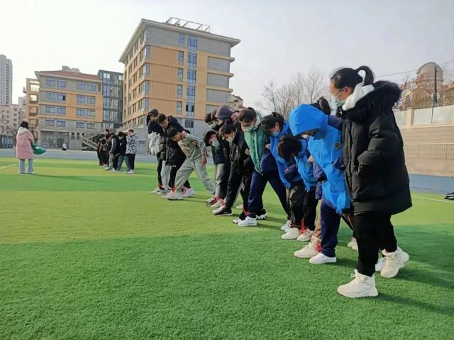 【我们的节日·春节】点燃激情，奔向未来——记青岛六十六中新疆部趣味运动会