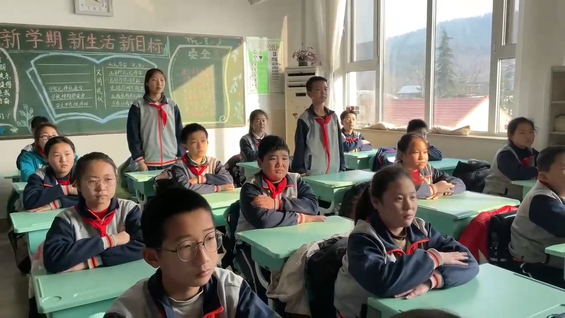 视频| 全班复诵《满江红》！崂山区东泰小学用朗朗书声唤醒新学期