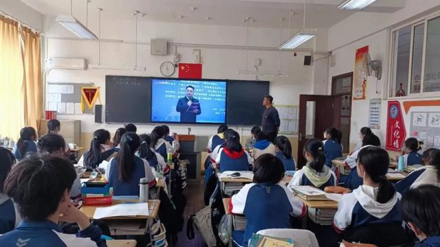 全环境立德树人·平安校园 | 地震科普，携手同行——青岛六十六中组织师生观看安全主题直播活动