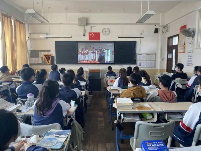 全环境立德树人·平安校园 | 地震科普，携手同行——青岛六十六中组织师生观看安全主题直播活动