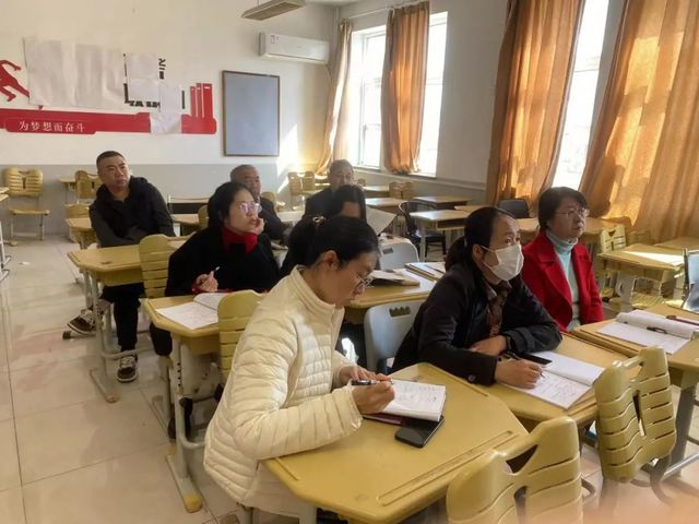 教学研究 | 春风十里再启航 有效教研促成长——政治组主题教研活动