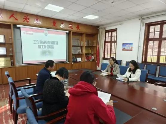名师工作室建设 | 以热爱相伴，用心追逐教育梦想——青岛六十六中董臣名师工作室开展研讨
