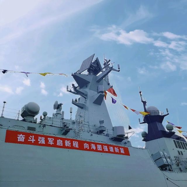 感受海军力量，培养家国情怀——青岛六十六中2021级5班参加舰艇开放日活动