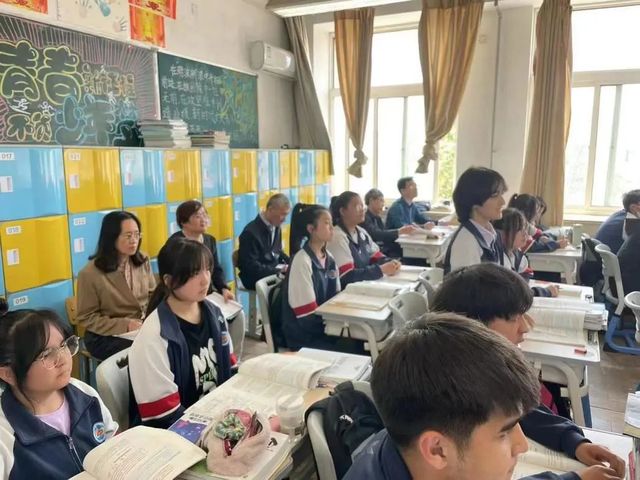 党员示范展风采，聚焦课堂共成长——高二教师党支部开展系列党员风采课