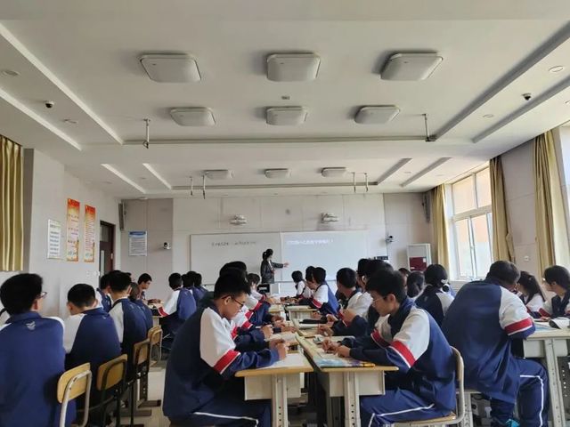 党员示范展风采，聚焦课堂共成长——高二教师党支部开展系列党员风采课