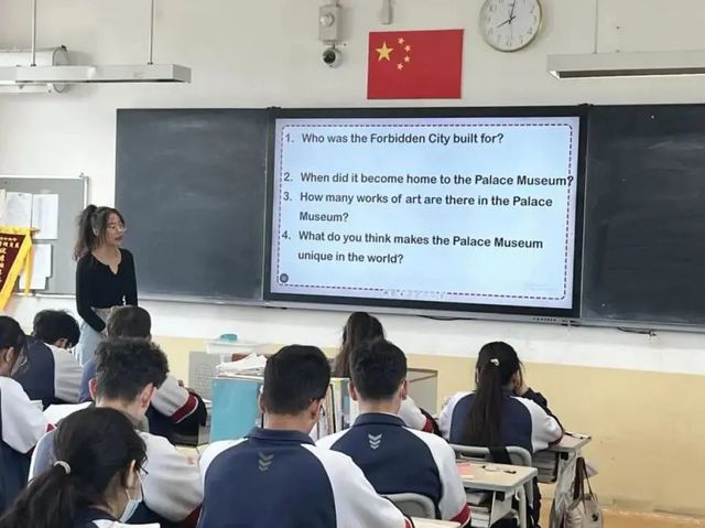 党员示范展风采，聚焦课堂共成长——高二教师党支部开展系列党员风采课