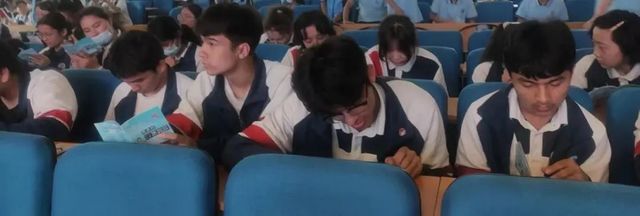 每月一讲 | 为爱防艾，禁绝毒品，红丝带在校园飘扬——青岛六十六中新疆部禁毒防艾主题教育活动
