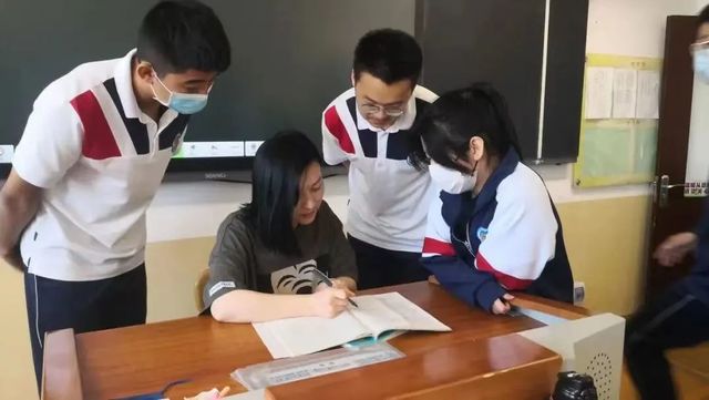 喜报 | 青岛六十六中王莹老师获评青岛市第三批名班主任工作室主持人