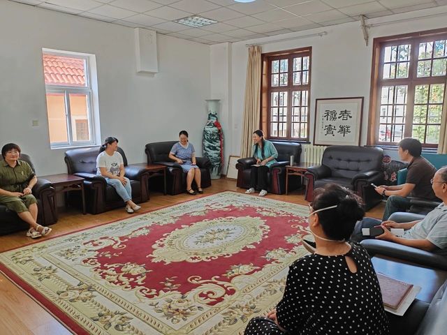 期初视导指方向，微风习习启新航——青岛市教育局到我校进行期初调研