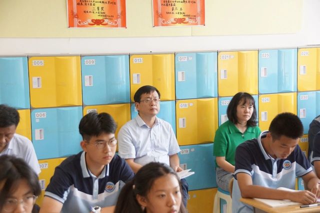 期初视导指方向，微风习习启新航——青岛市教育局到我校进行期初调研