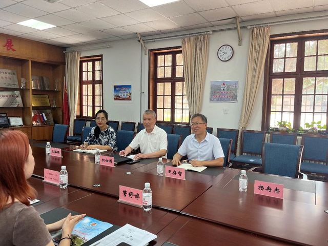 中外人文交流 | 青岛六十六中接待俄罗斯圣彼得堡国立大学外宾到校访问