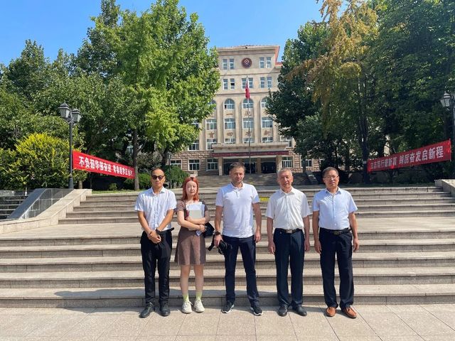 中外人文交流 | 青岛六十六中接待俄罗斯圣彼得堡国立大学外宾到校访问