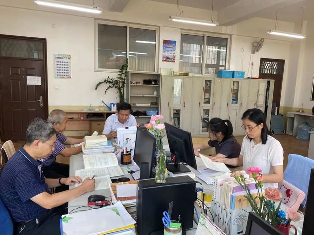 教研沃土耕耘忙，齐心协力促成长——青岛六十六中政治教研组主题教研活动