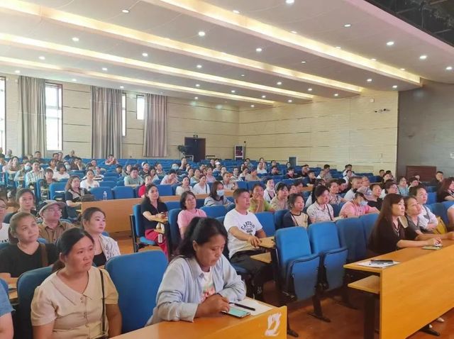 家长大课堂暨家庭教育指导\"同心共创未来 通力赢在高三\"——青岛六十六中召开高三年级家长会