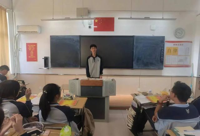 榜样的力量——记高一12班月考表彰