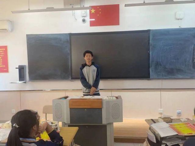 榜样的力量——记高一12班月考表彰