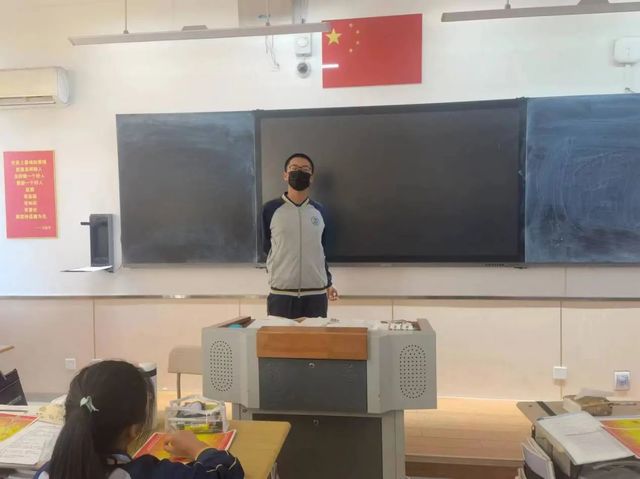 榜样的力量——记高一12班月考表彰