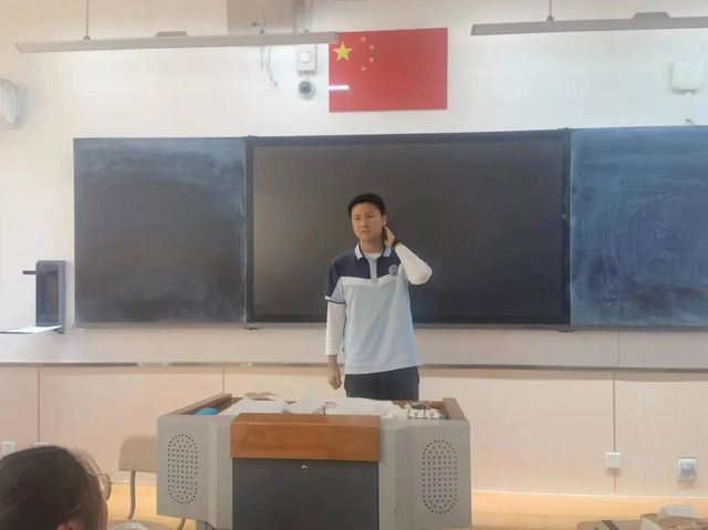 榜样的力量——记高一12班月考表彰